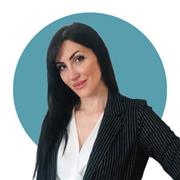 Graphic e web designer impartisce lezioni di Phoposhop a principianti che desiderano intraprendere questo percorso